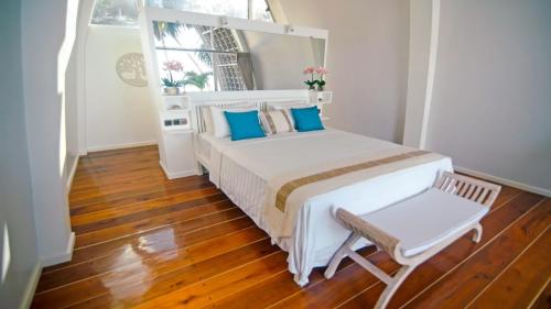 interieur-de-la-chambre-du-cottage-vue-jardin-sur-ll-ile-de-selayar