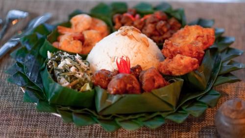 repas-typique-indonestion-au-pearl-beach-cottage-en-indonesie