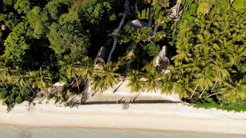 vue-du-terrain-et-du-resort-pearl-beach-cottage-fini